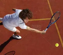 九游体育APP-网球锦标赛掀起高潮，粤西雷豹队强势反弹瓯越雄狮队，高压逼抢奏功——韧性比赛的样板的简单介绍